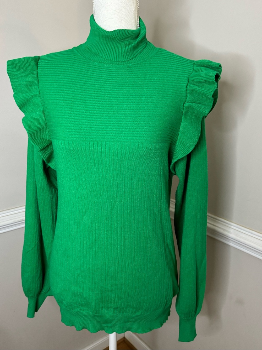 &merci Green Ribbed Ruffled Turtleneck Sweater Size L - Picture 2 of 5